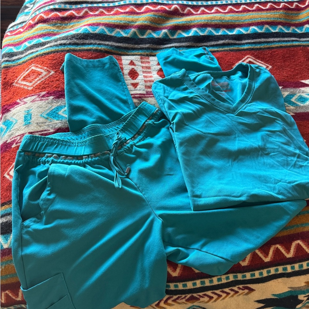 Grey's Anatomy Teal scrubs set.